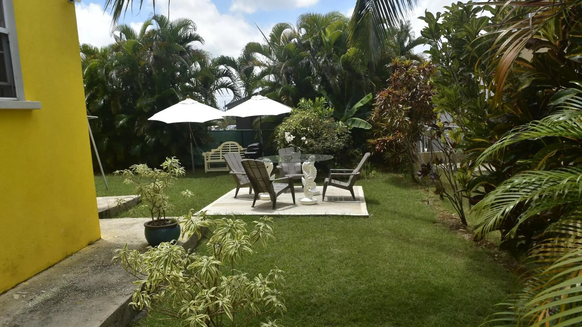 Bevakie Apartment Saint James Barbados